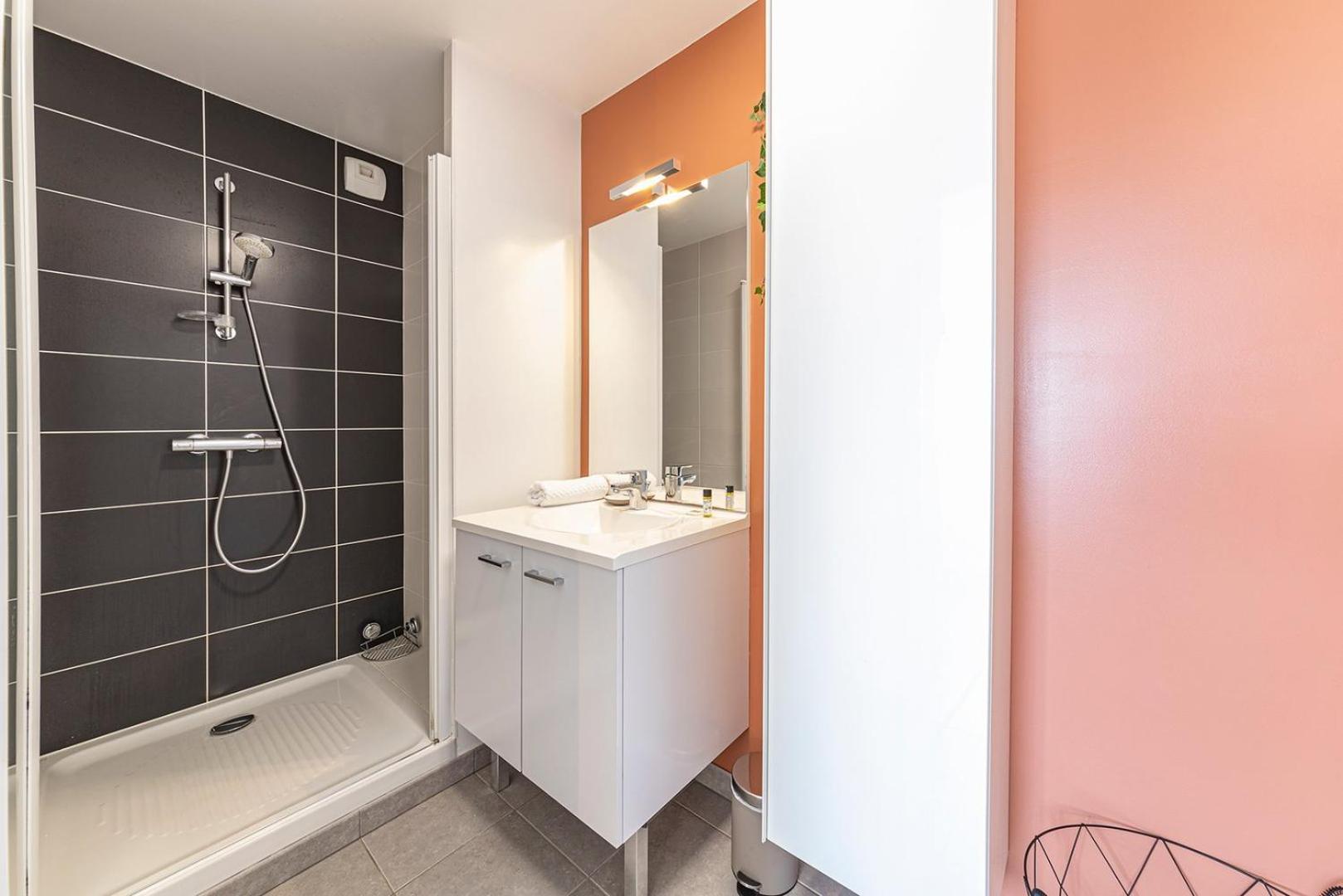Ferienwohnung Le Maginot, T4 De Standing, Terrasse Et Parking Rennes Exterior foto