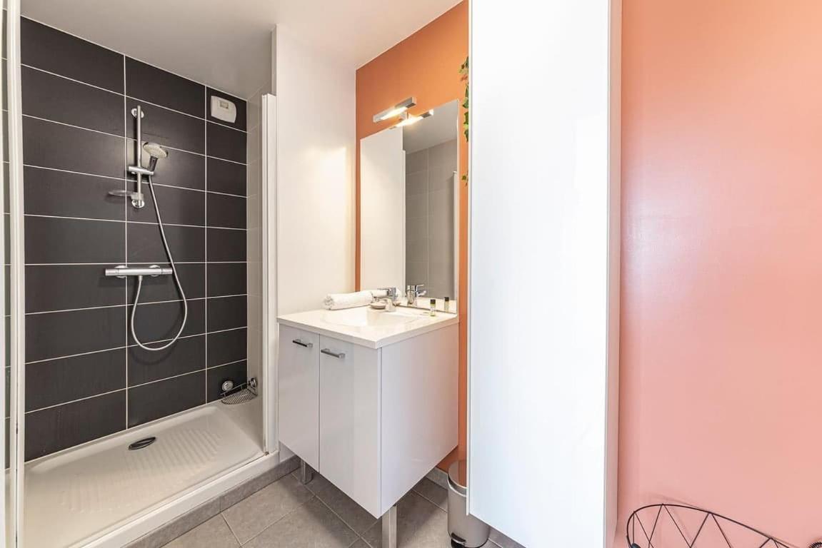 Ferienwohnung Le Maginot, T4 De Standing, Terrasse Et Parking Rennes Exterior foto